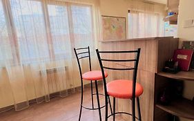 Vernisaj Apt At Republic Square & Ruben Tours